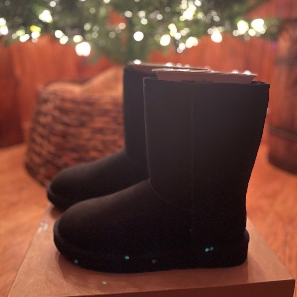 UGG Classic Short II